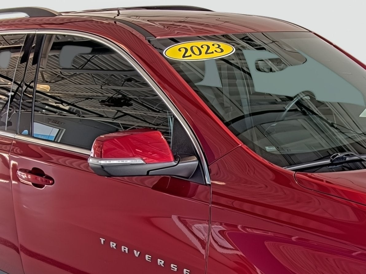 2023 Chevrolet Traverse LT Leather