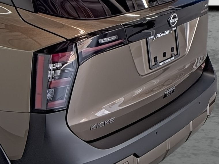 2025 Nissan Kicks SR FWD