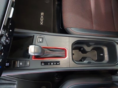 2025 Nissan Kicks SR FWD