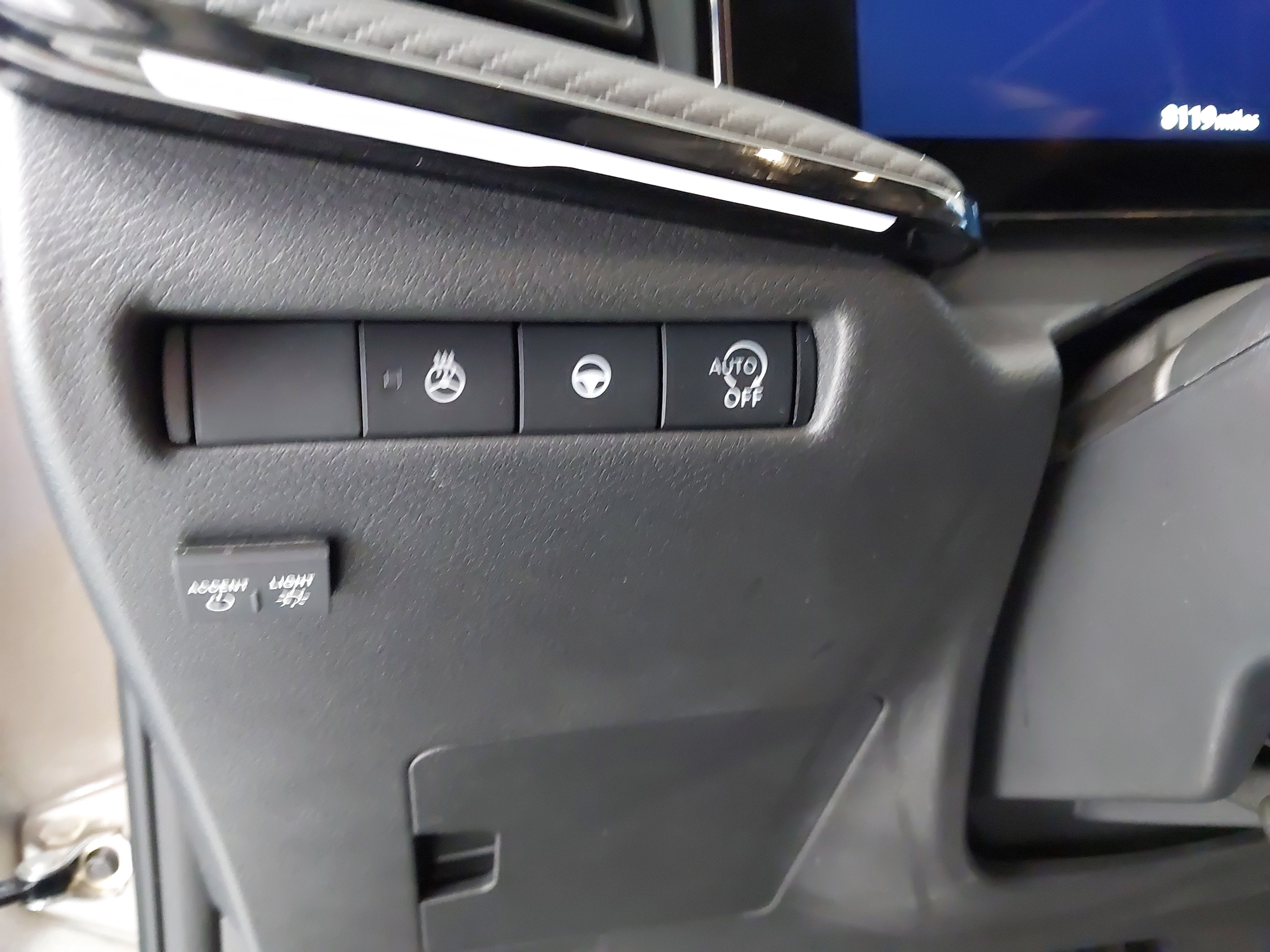 2025 Nissan Kicks SR FWD