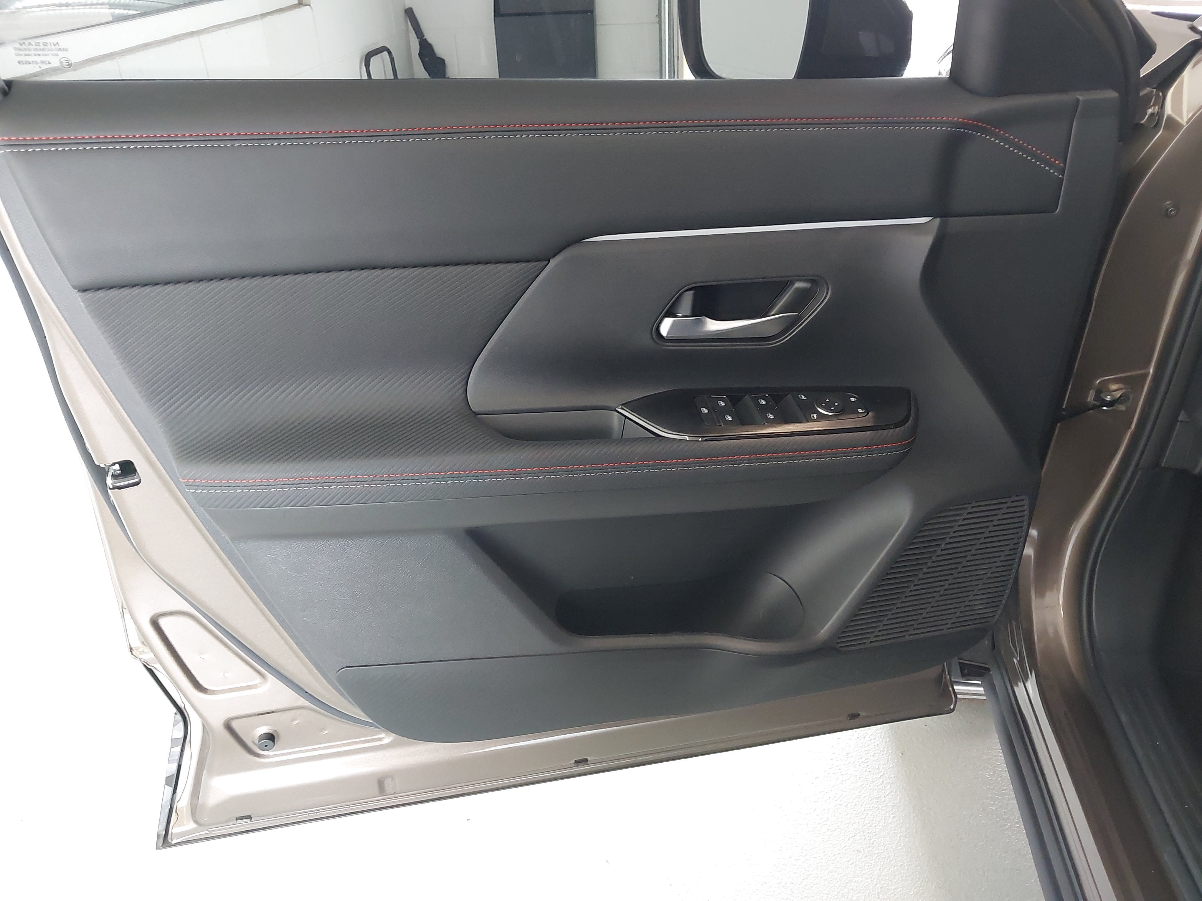 2025 Nissan Kicks SR FWD