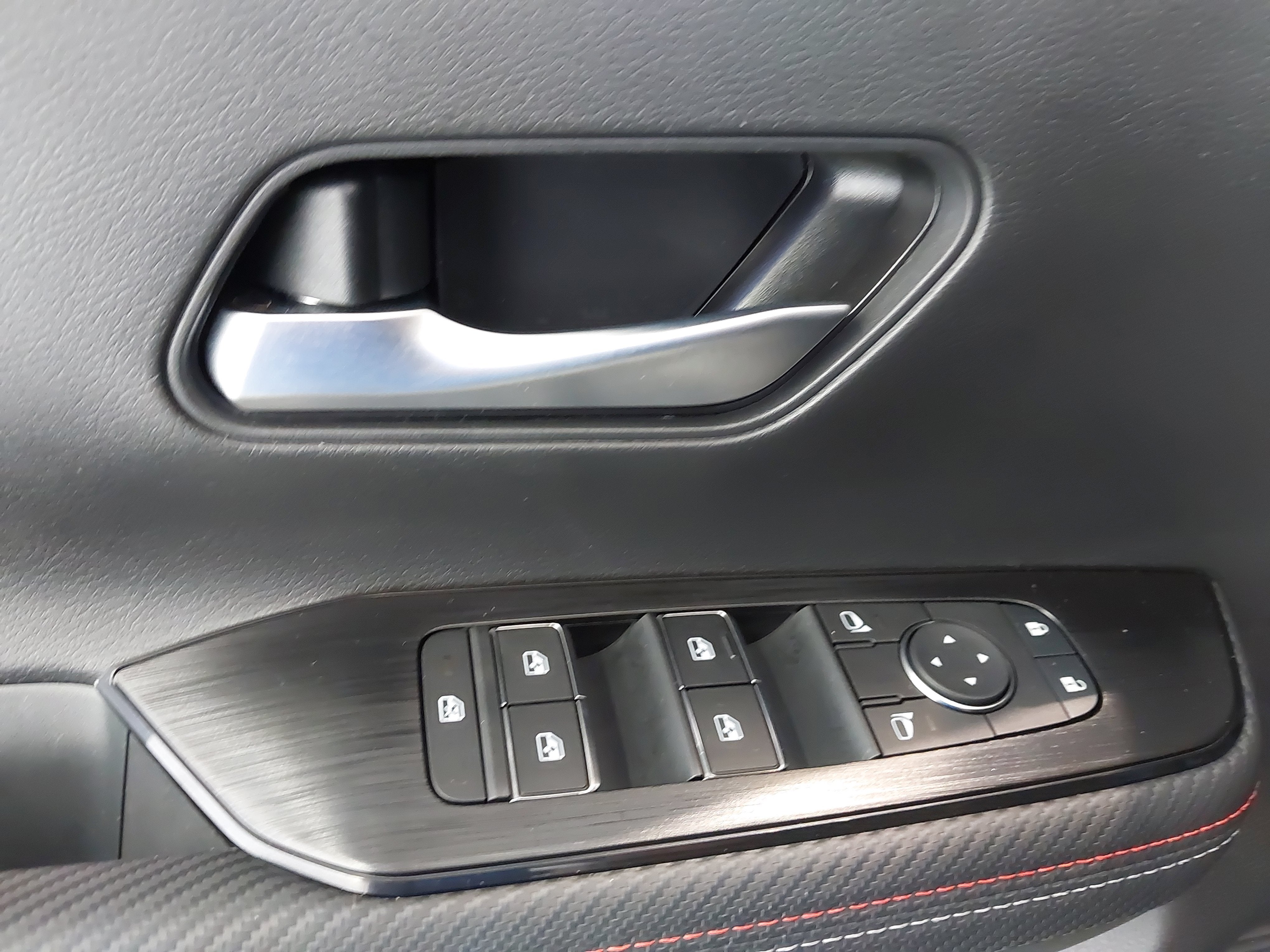 2025 Nissan Kicks SR FWD