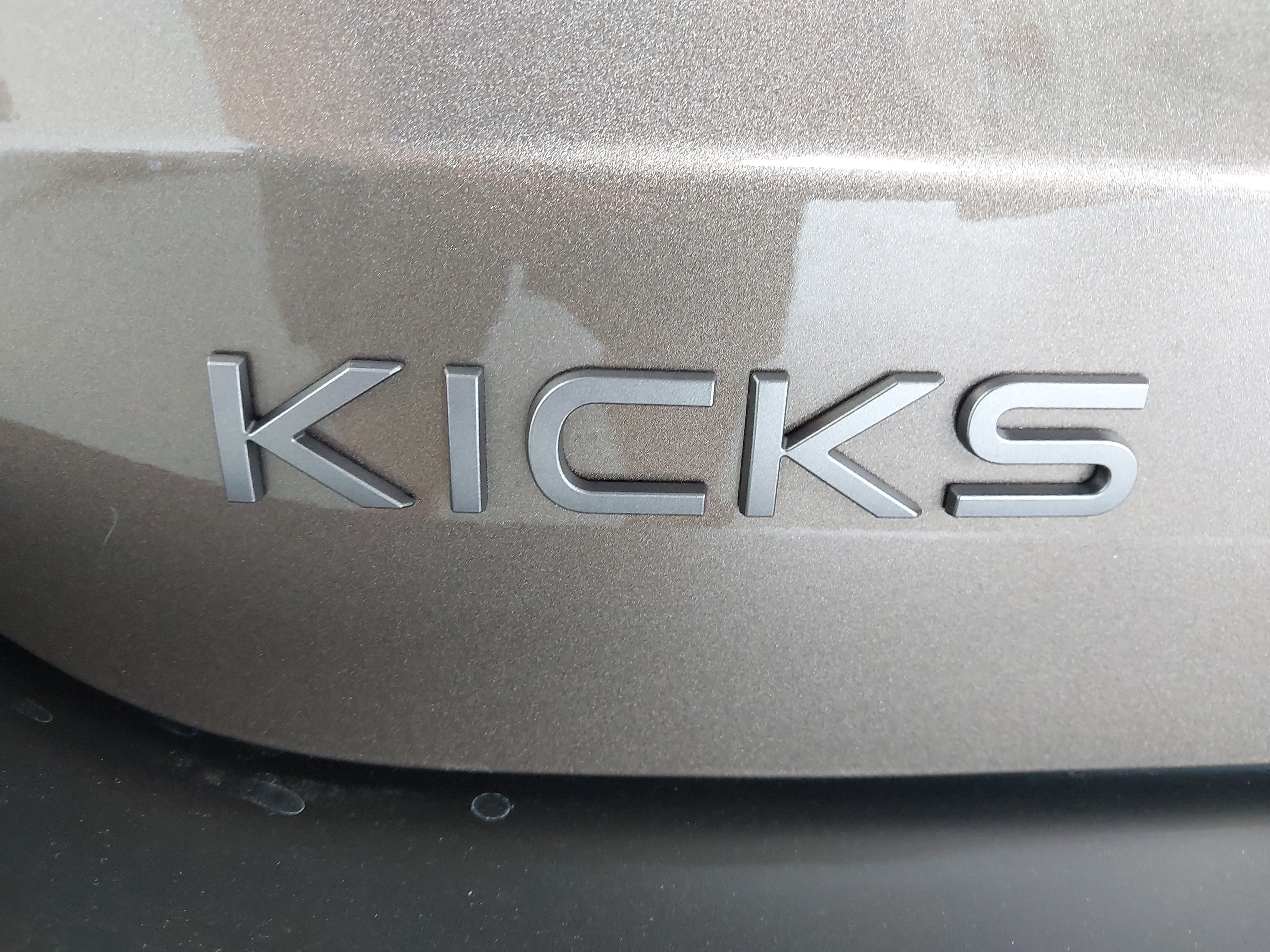 2025 Nissan Kicks SR FWD