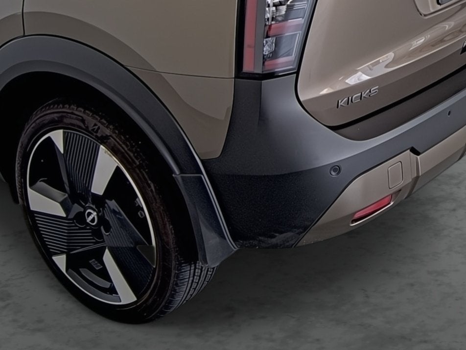 2025 Nissan Kicks SR FWD