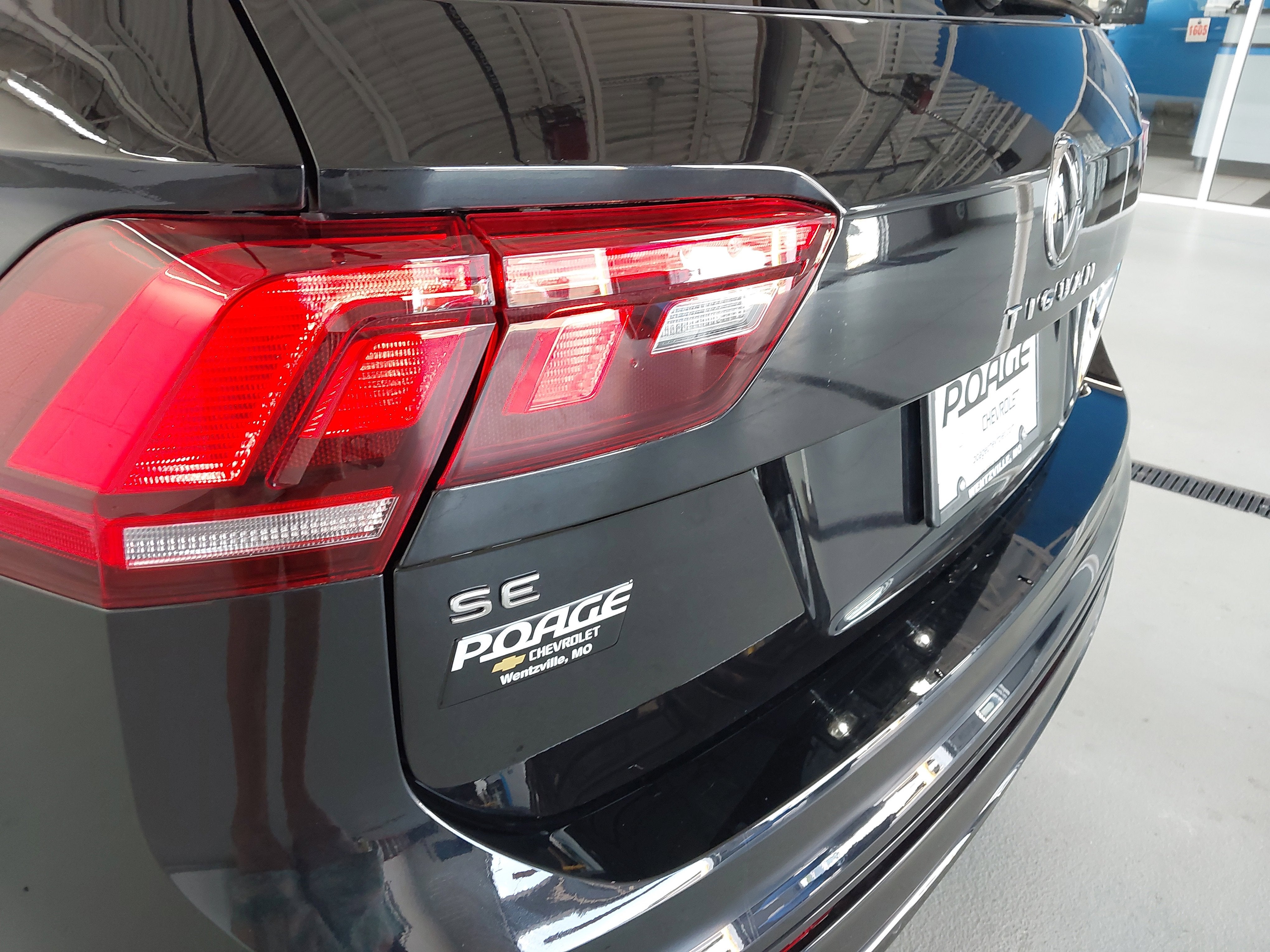 2022 Volkswagen Tiguan 2.0T SE R-Line Black