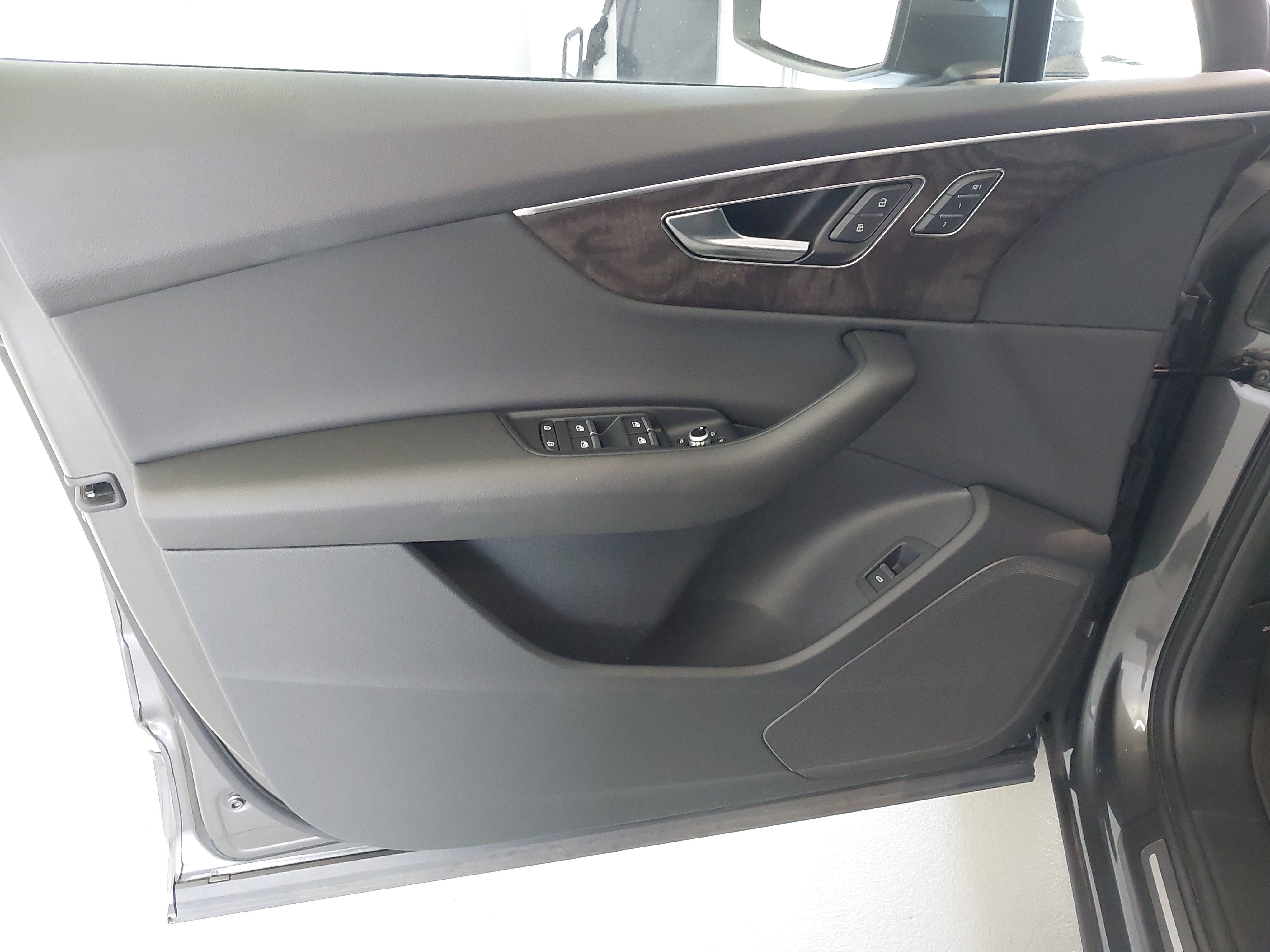 2023 Audi Q7 Premium 45 TFSI quattro Tiptronic