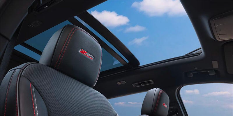 A moon roof option of the 2025 Chevrolet Traverse in Wentzville, MO