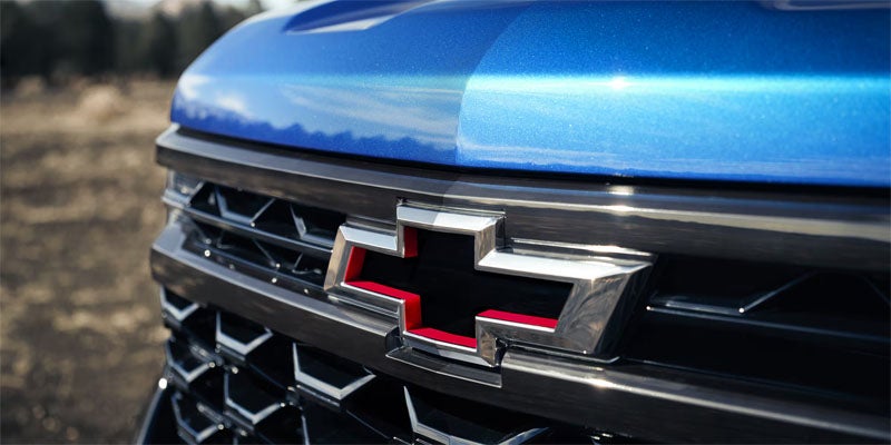 Front grille of 2026 Chevrolet Silverado 1500 in Wentzville MO featuring bold Chevrolet bowtie emblem